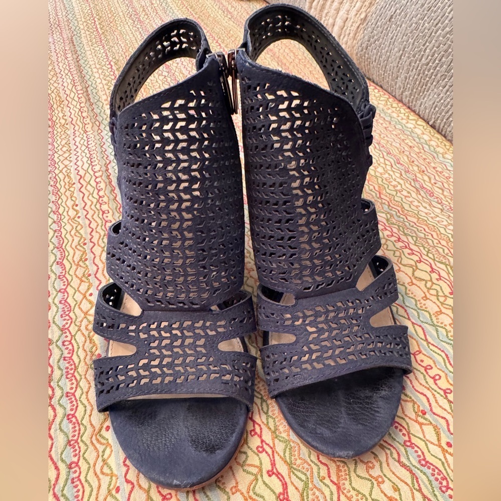 Vince Camuto Women Corbina Ankle Side strap Heels Open Toe Ankle shoe 7M Navy